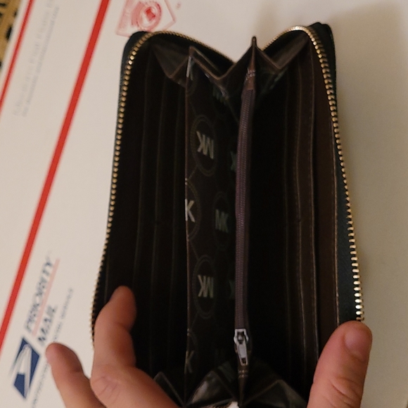 Michael Kors purse wallet gray like new - Picture 4 of 5